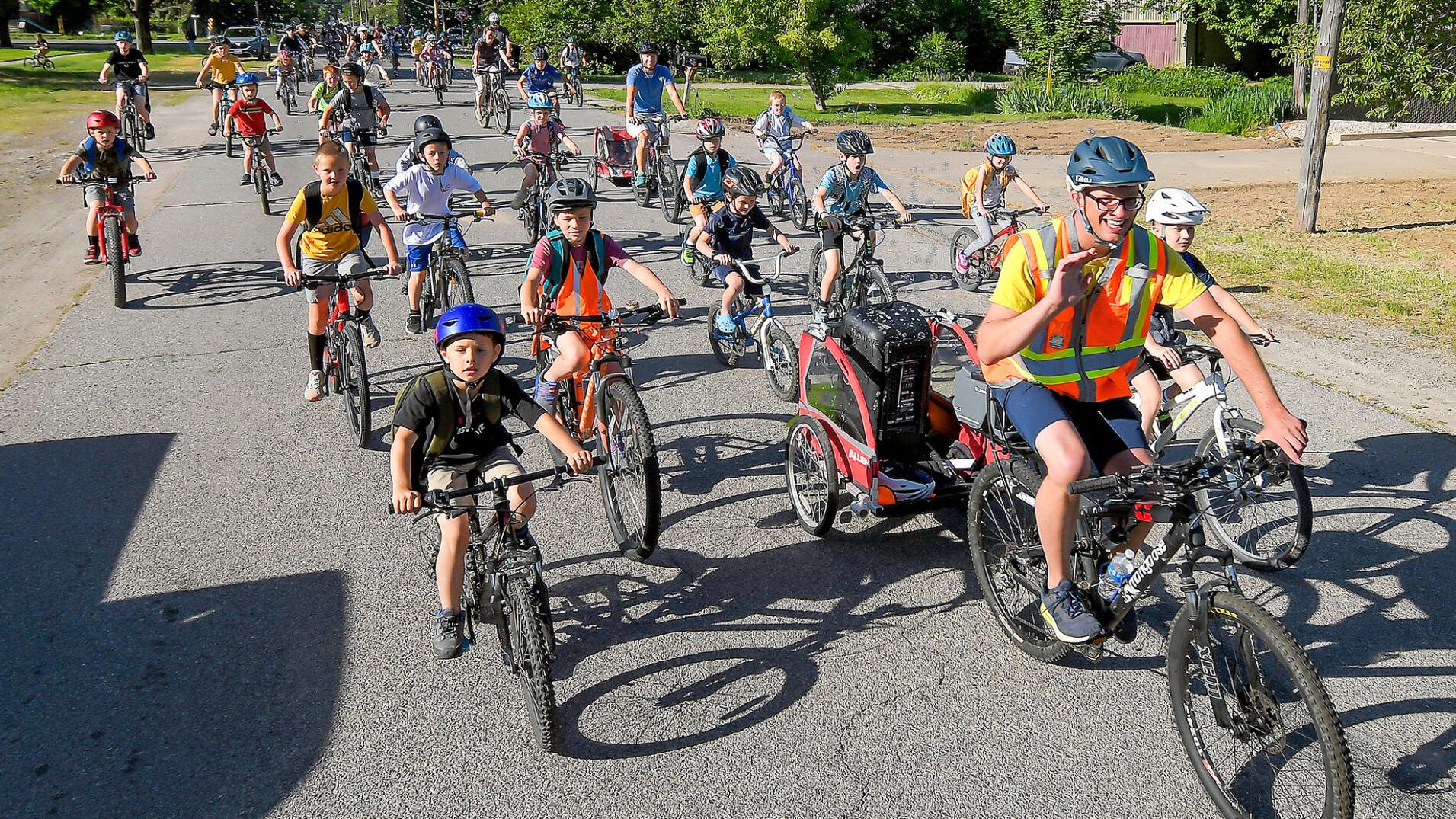 Cedar Ridge Elementary 'bike bus' makes its last trip of the school year